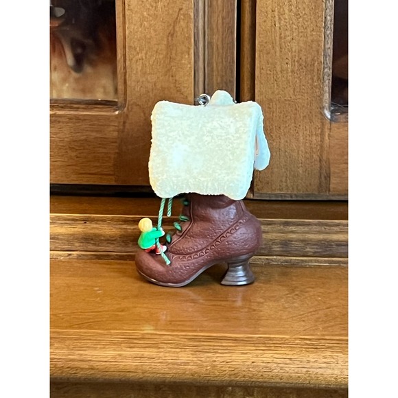 Vintage 1985 Hallmark The Old Woman Who Lived in a Show Christmas Tree Ornament - Picture 3 of 5